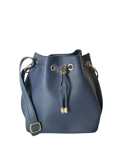 Bolso Bucket Tommy Hilfiger Azul Marino | Elegancia Casual para tu Día a Día